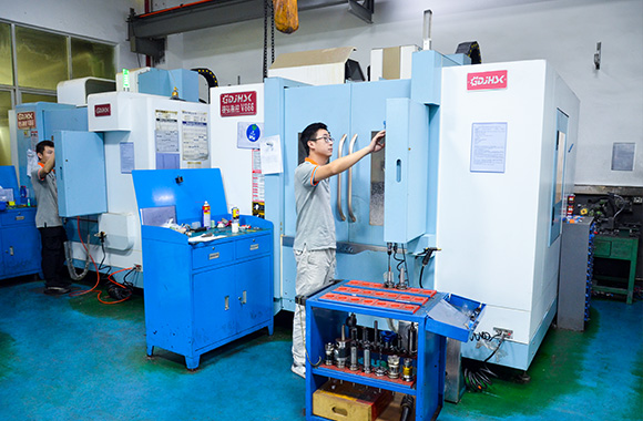 How does the CNC machine tool workshop work and how do you choose the appropriate one?